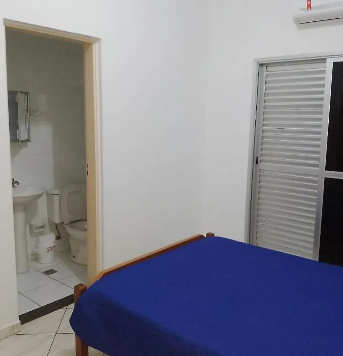 Apto c/2 quartos sendo uma suíte c/ar e 2banheiros-1
